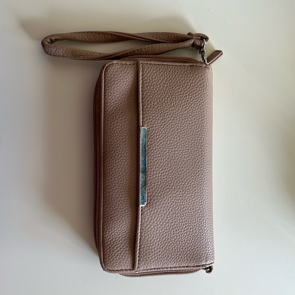 Sofe keeper, wrist wallet, coin pocket, 12 cc pocket, outside pocket, Tan